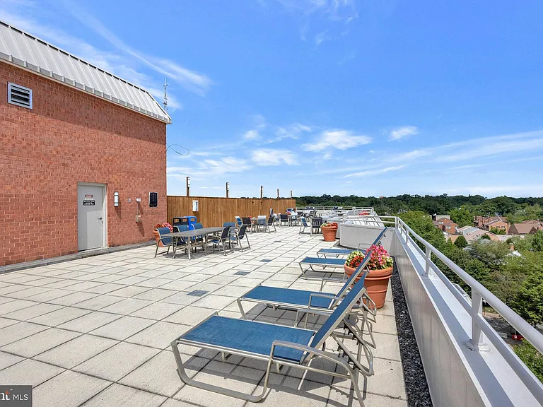 1001 N Vermont St #413 — Photo 11