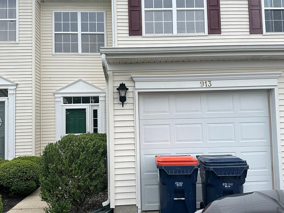 1st image of 913 Lansdowne Rd