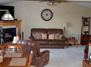 210 Snowy Ridge Rd, Gibbon, NE 68840