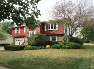 1741 Russet Ln, Sycamore, IL 60178