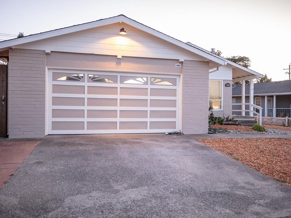 1st image of 3490 Longview Dr