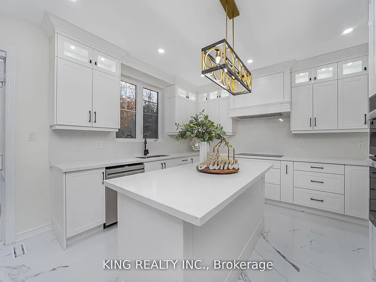 52 Haverstock Cres — Photo 16