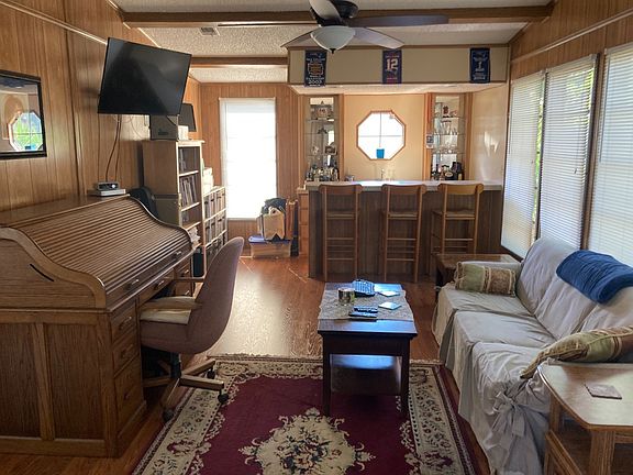5th image of 1226 Buena Vista Dr