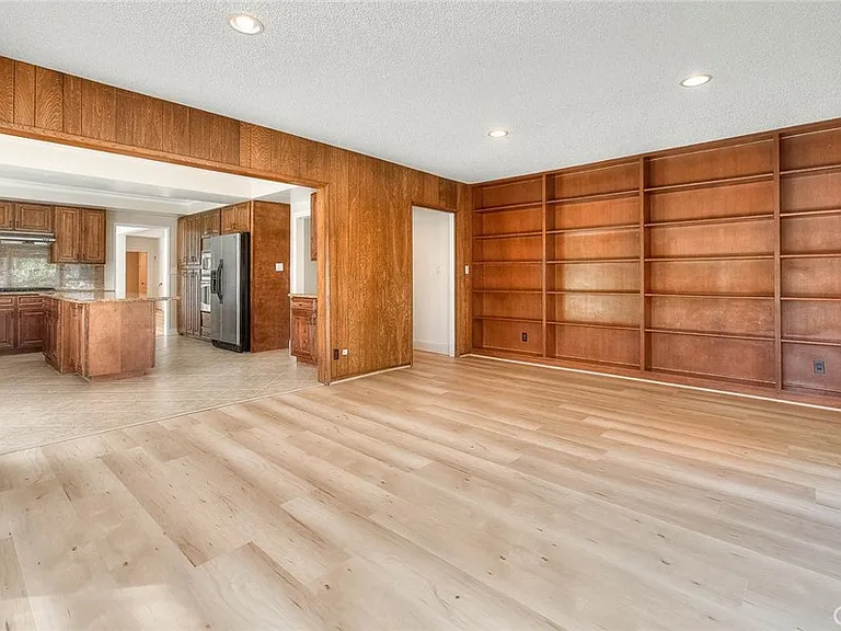 16612 Park Lane Cir — Photo 19
