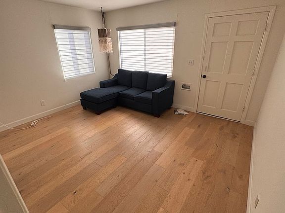4th image of 733-735 S Woodlawn Ave