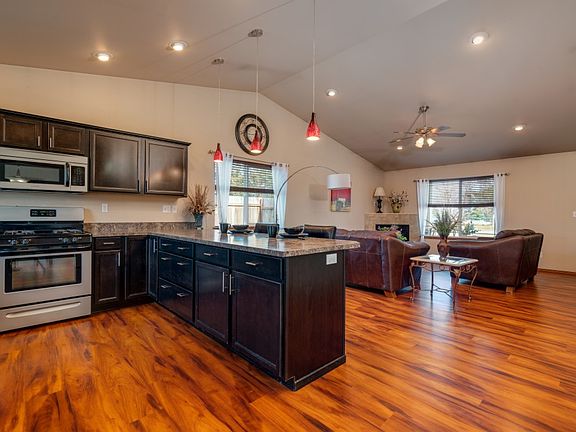 4th image of 1215 Eagle Crest Dr
