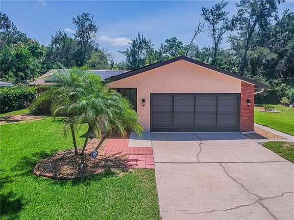 3rd image of 2863 Lomond Dr