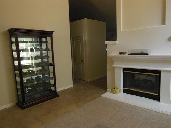 3rd image of 2906 E Plymouth Way