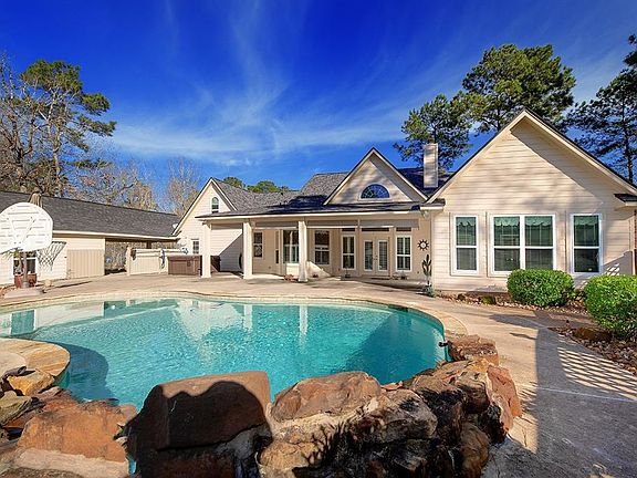 A sparkling pool and a 6 person, theraputic spa enhance your outdoor lifestyle...