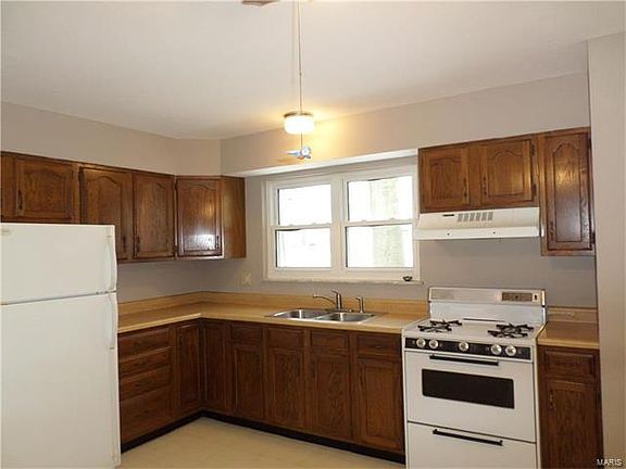 3rd image of 616 Clager Dr