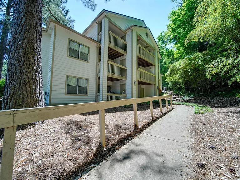 1052 Churchill Downs Ct #I — Photo 12