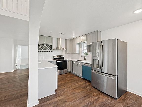 3rd image of 6935 W Holiday Street