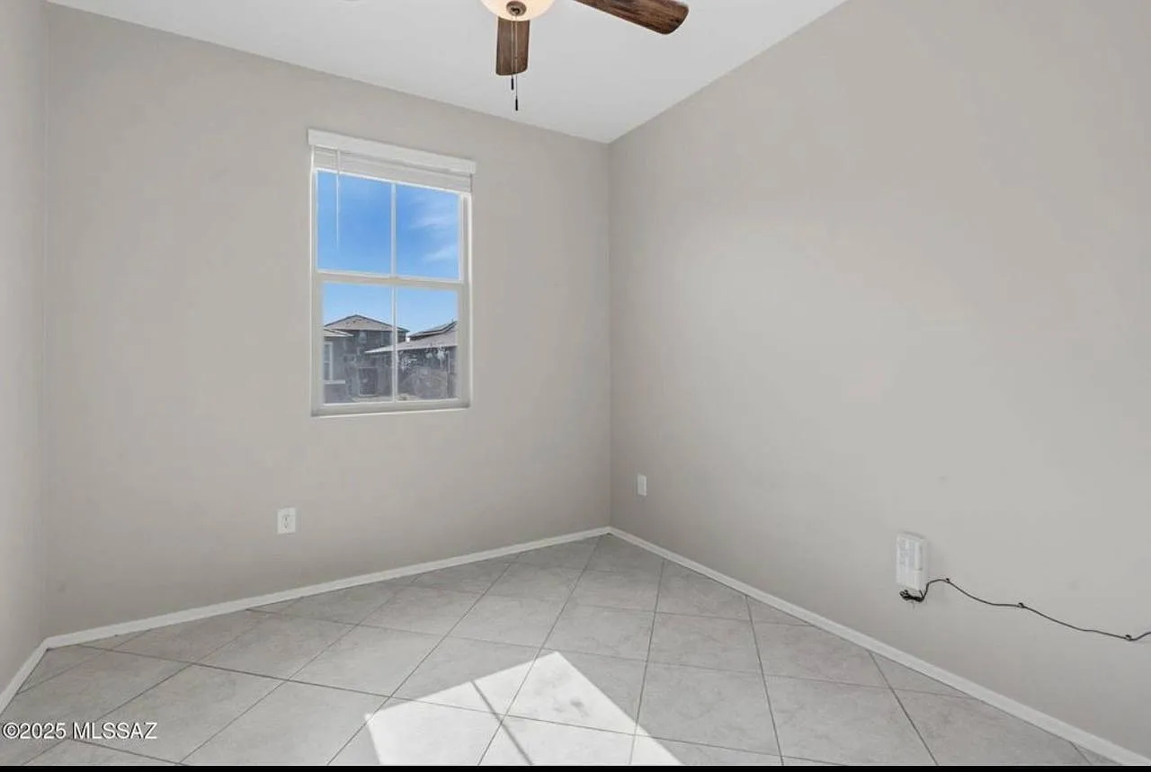 5 bed, 2633 sqft, $2,500 — Photo 1