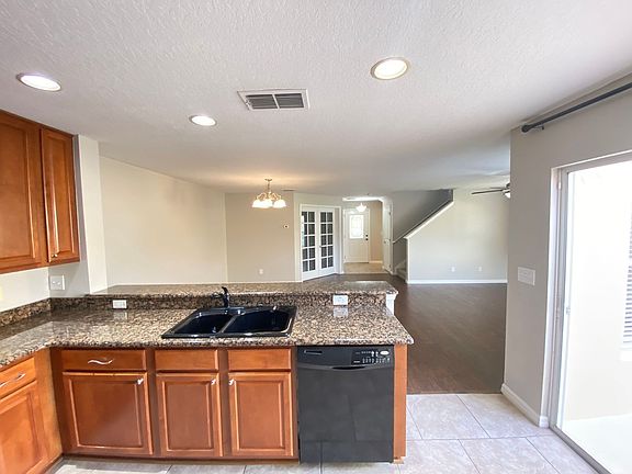 4th image of 13838 Phoenix Dr