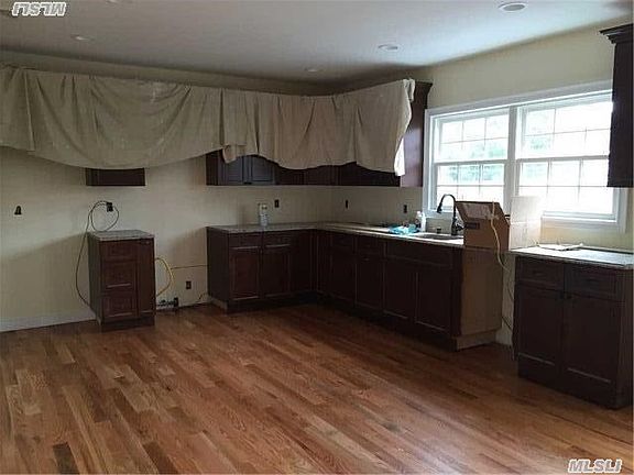2nd image of 54 Roslyn Ave