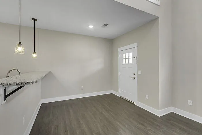 148 Cox St — Photo 6