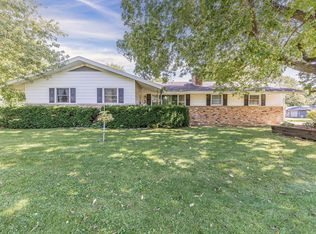 3 N Henson Rd, Villa Grove, IL 61956