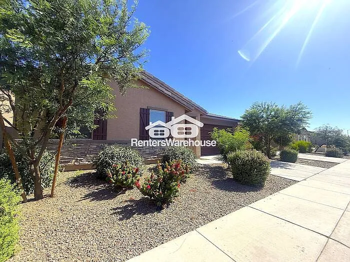 8825 W Albeniz Pl — Photo 2