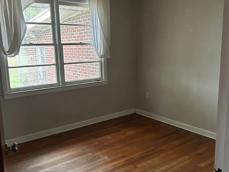 517 Griffin Ave — Photo 8