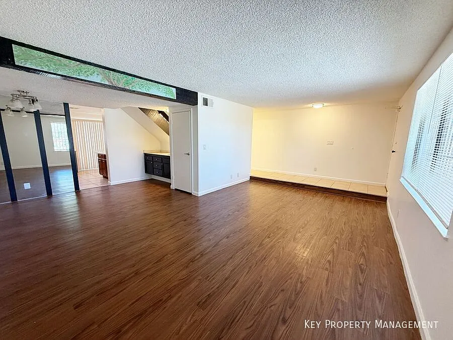 Beautiful 3-Bedroom Townhome with Prime Poolside Location! — Photo 3