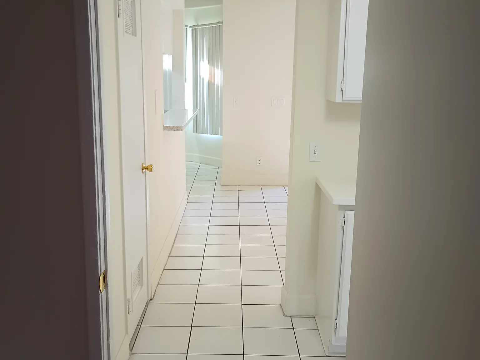 218 W Vermont Avenue — Photo 3