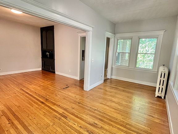 3rd image of 227 Winchester St #2