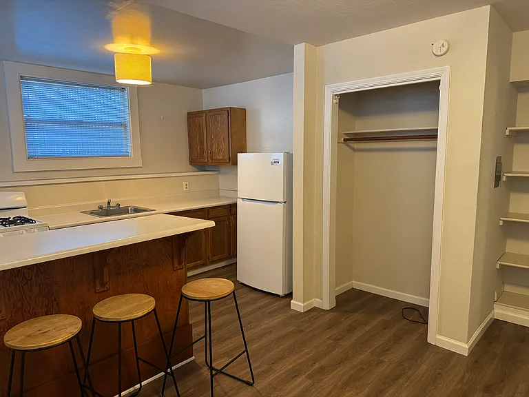 390 Grand Ave #13 — Photo 11