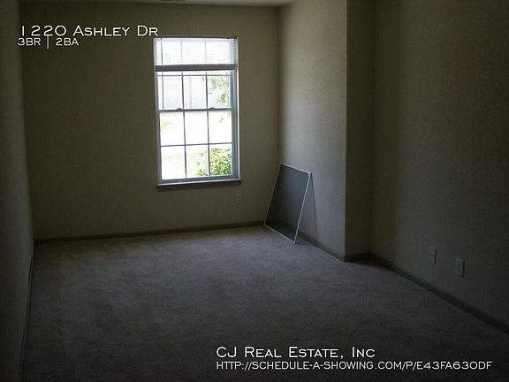 4th image of 1220 NW Ashley Dr