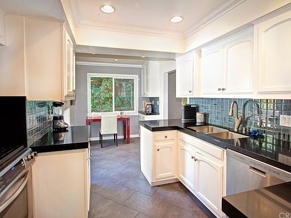 5th image of 18833 Hatteras St Unit 107