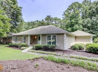 135 Deer Glen Dr, Fayetteville, GA 30214