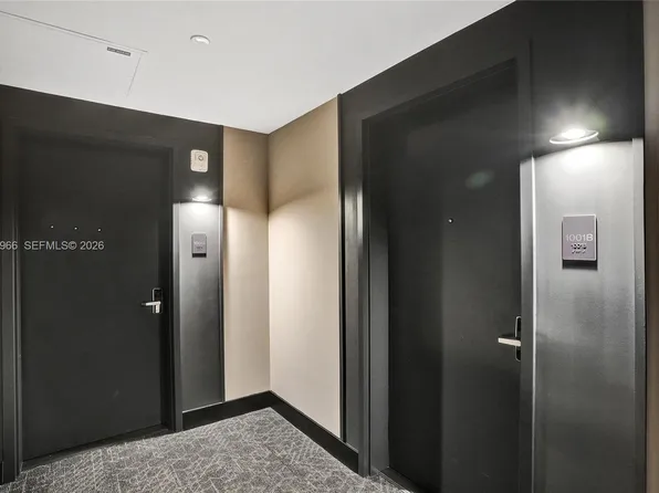 121 NE 5th St #1001B, Miami, FL 33132