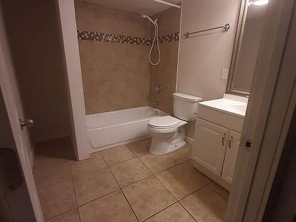4th image of 122 Tami Dr E