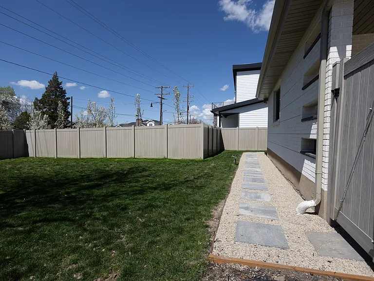 E Delia Dr — Photo 16