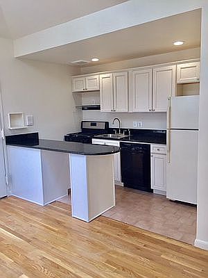 3rd image of 165 W 95th St APT 3S
