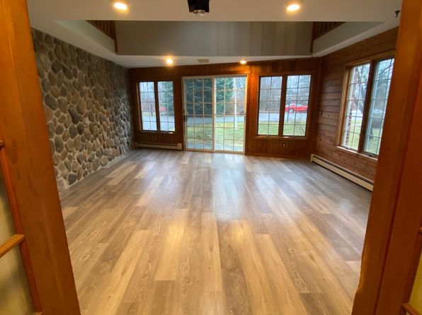 34 Lufkin Rd, Weare, NH 03281