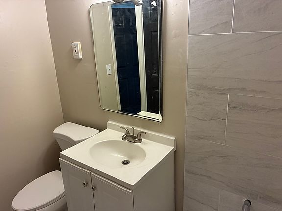 5th image of 1110 Hilltown Pike APT B