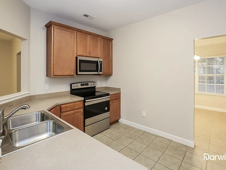8812 Cornwall St — Photo 4