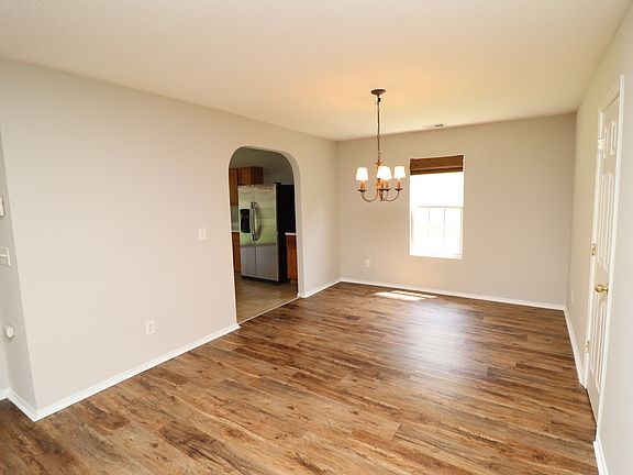 5th image of 5 Bellmore Ct