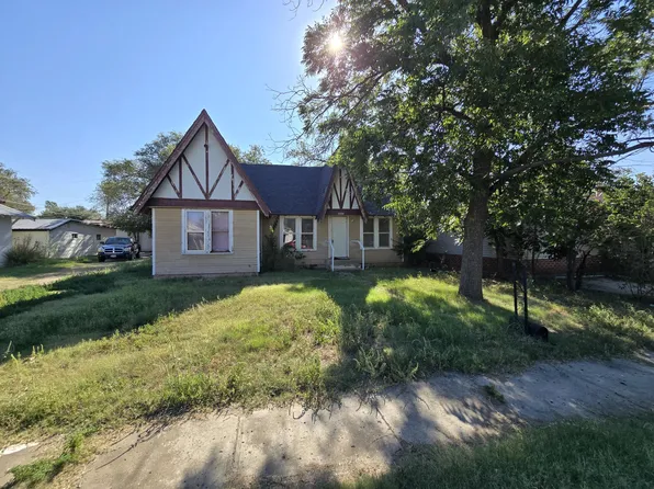 1004 Nassau St, Plainview, TX 79072
