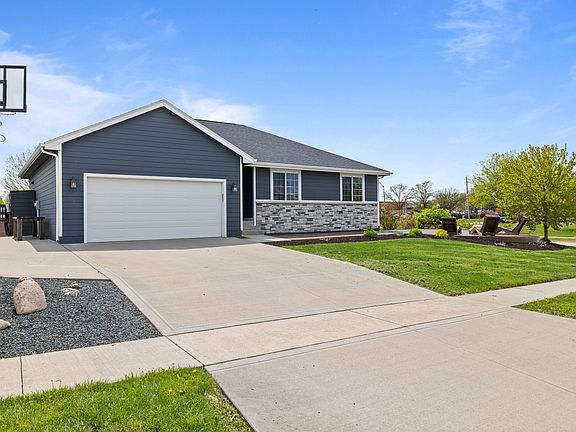 2nd image of 1803 NE Oak Dr