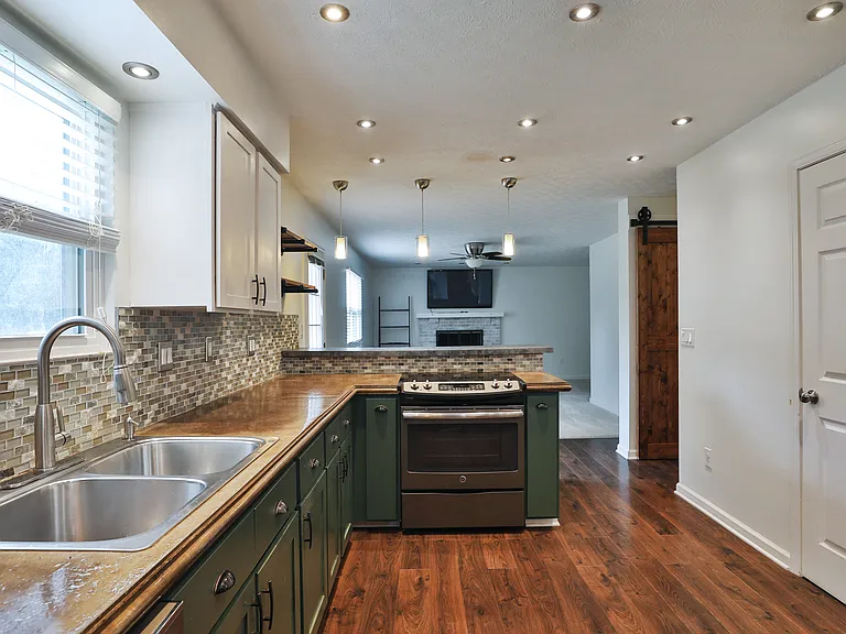 293 Sumption Dr — Photo 9