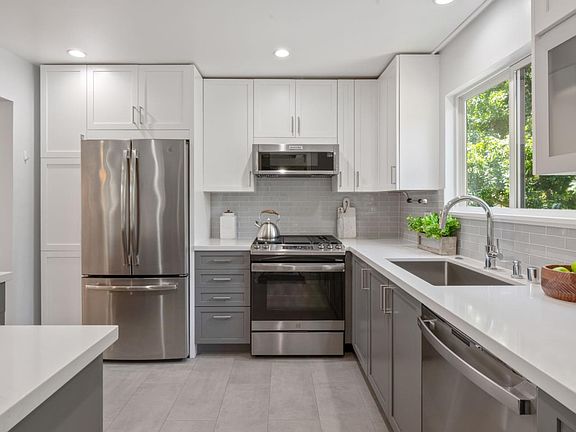 4th image of 388 Everett Ave