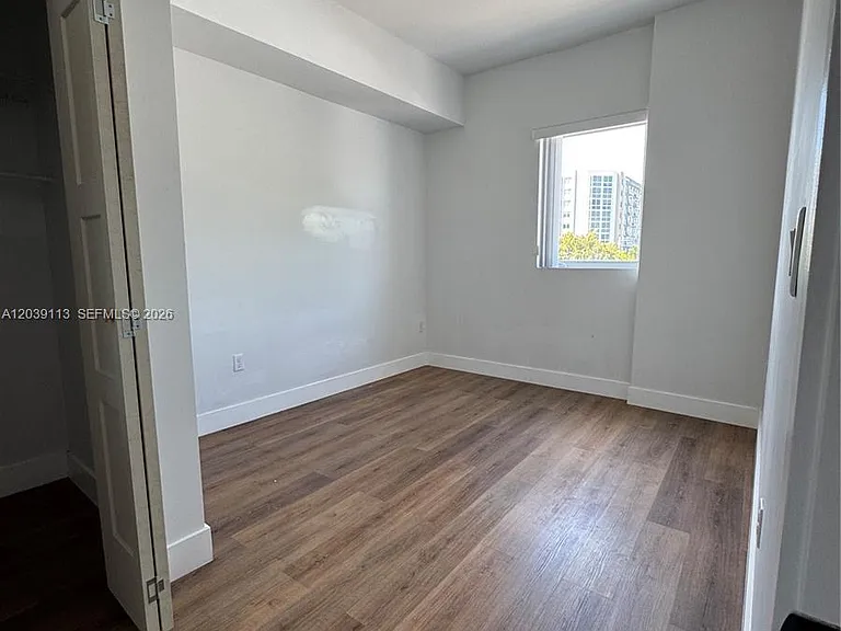 1021 NW 1st St #302 — Photo 4
