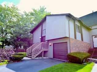 45 Salt Creek Rd, Roselle, IL 60172