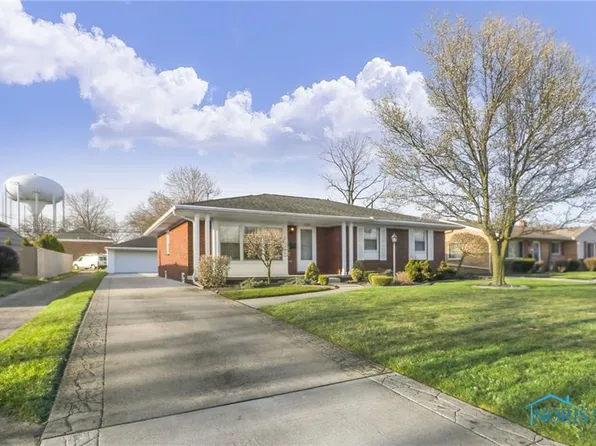 3262 S Eastmoreland Dr, Oregon, OH 43616