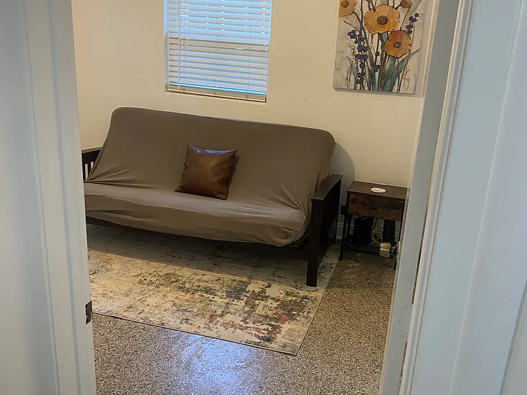 Page Ave — Photo 12