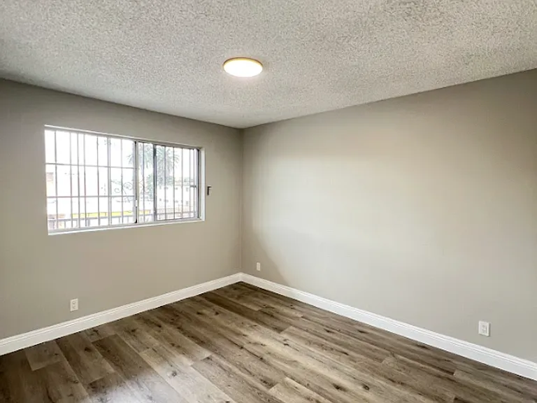 8307 S Figueroa St — Photo 13