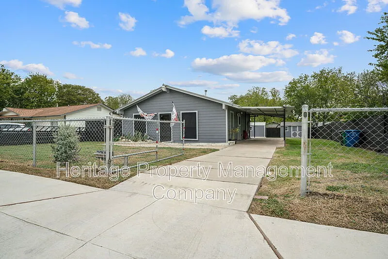 3 bed, 1.0 bath, 864 sqft, $1,350 — Photo 2