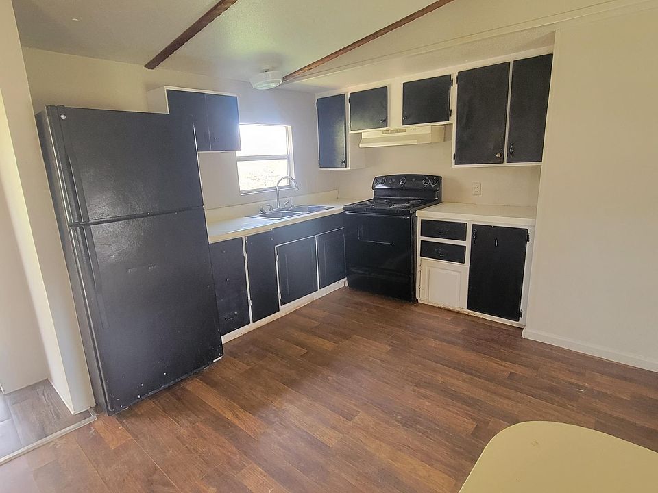 1st image of 200 Brackett Ln