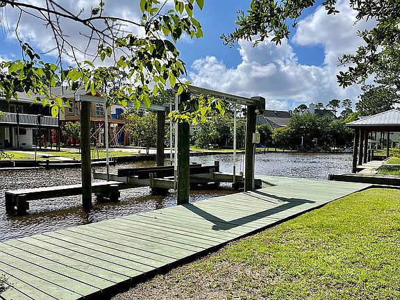 Water view, boat lift & dock